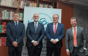 La OCV y Veterindustria analizan juntos el futuro de la Ley del Medicamento Veterinario