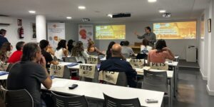 El Colegio de Veterinarios de Almería aborda los últimos avances en dermatitis atópica y barrera cutánea en pequeños animales